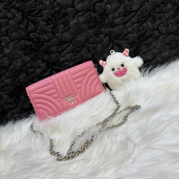 95新 Prada/普拉达 普拉达粉银褶皱信封链条斜挎包