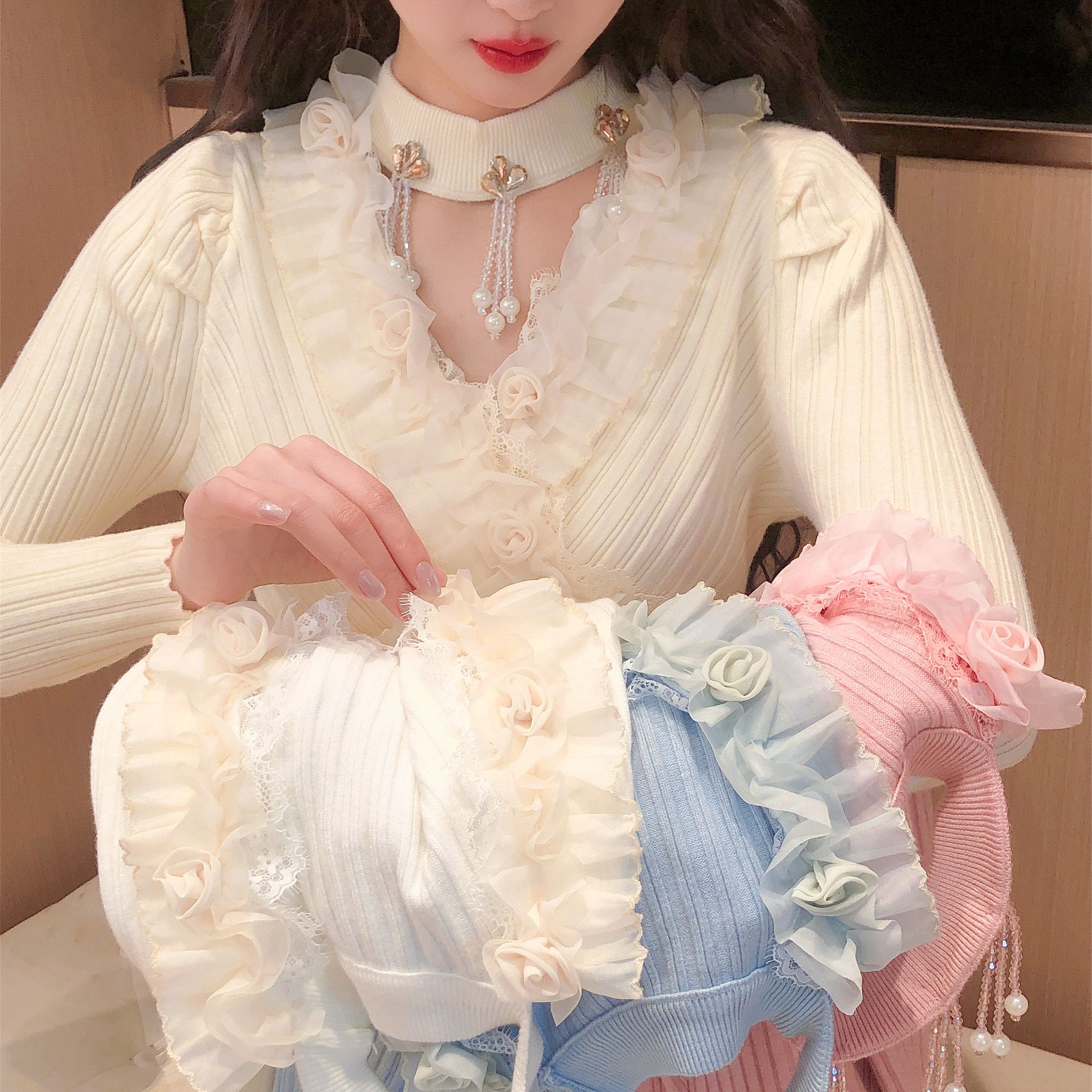 艾日秀立体花领温柔精致秋冬内搭外穿都适配的修身长袖上衣G1102