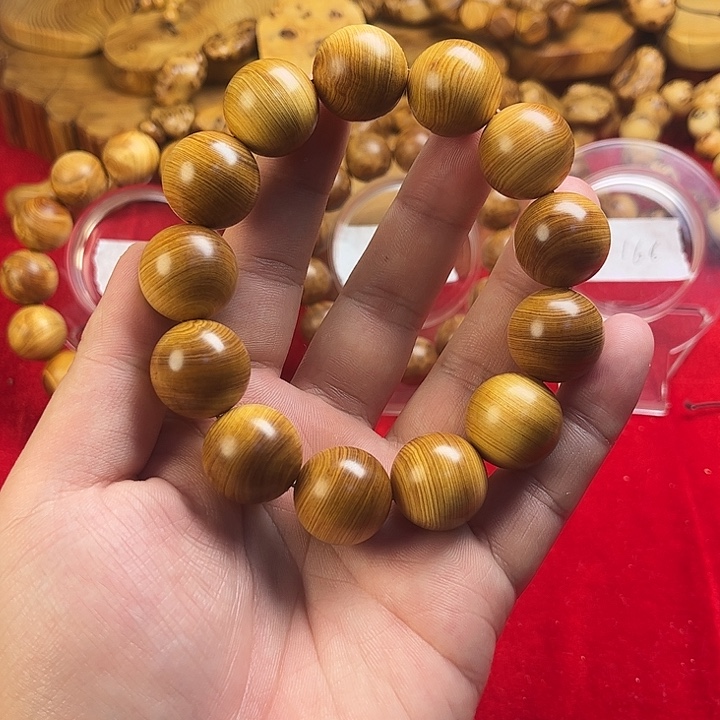 刘***返柏木（崖柏）太行崖柏1.8黑油