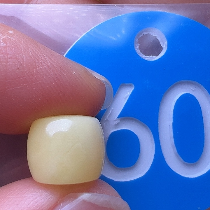 蜜蜡裸石未镶嵌10m m