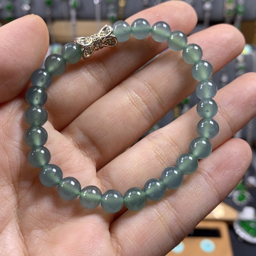 颈饰未镶嵌翡翠一***?