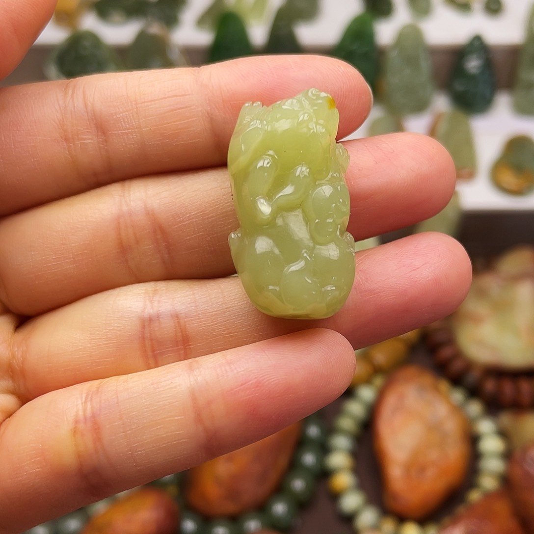 岫岩河磨玉（透闪石质玉）颈饰未镶嵌