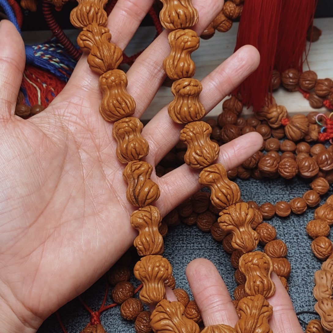 桃核吊坠桃枭手持1