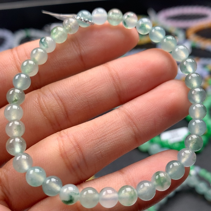 翡翠手镯未镶嵌卡