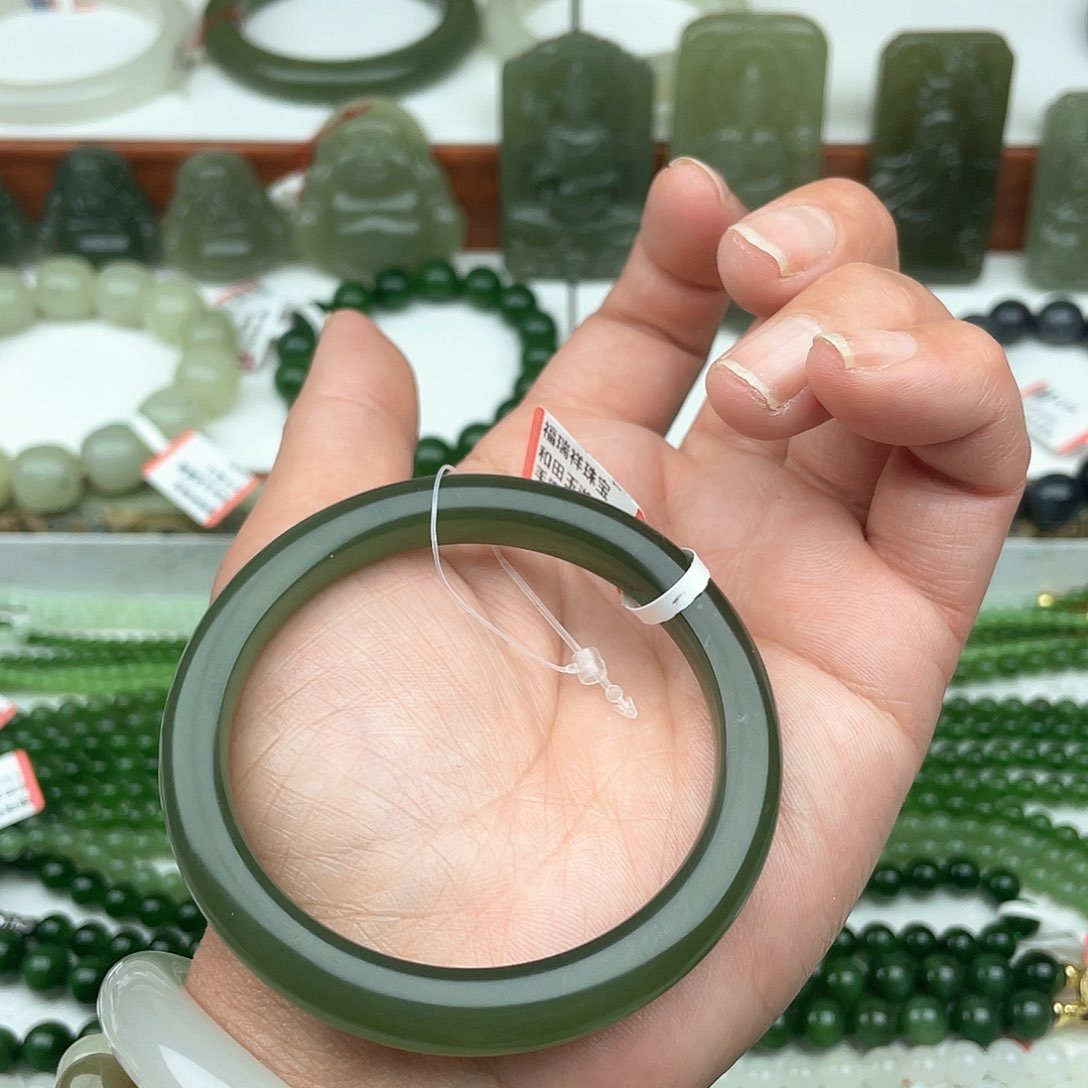 和田玉手镯未镶嵌