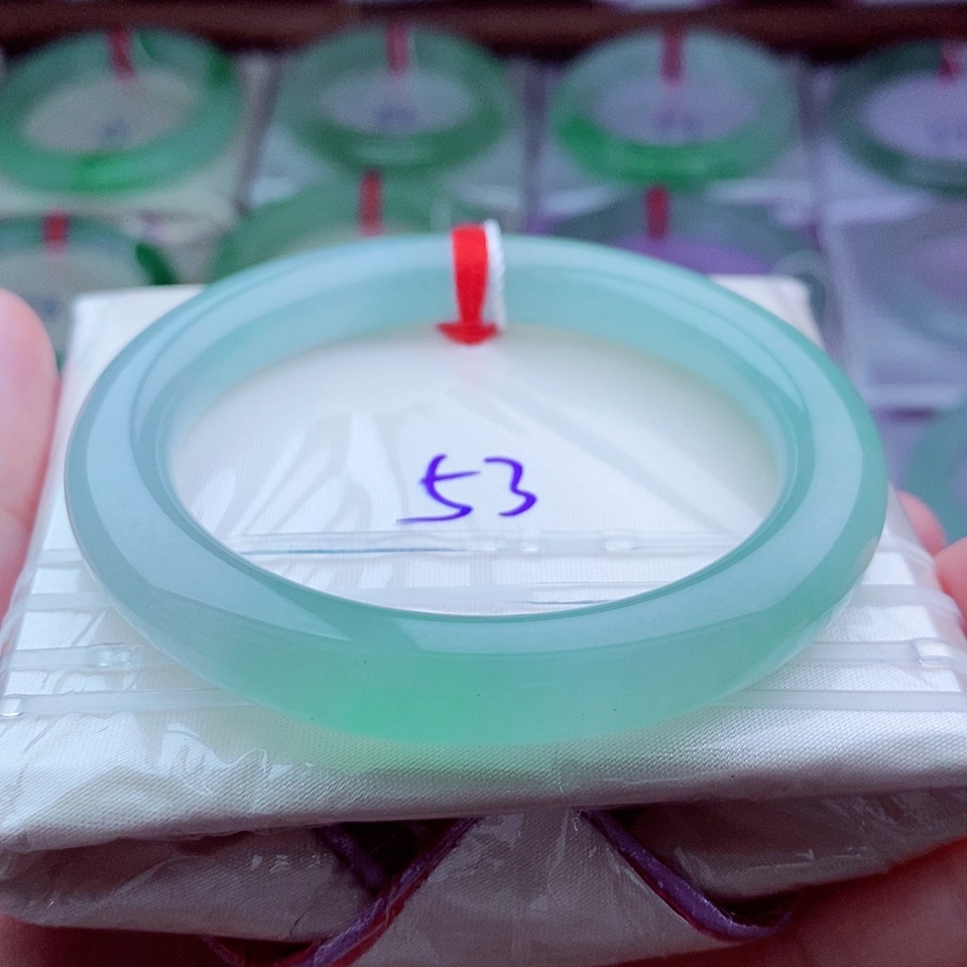 翡翠未镶嵌手镯（圆镯）0262-53圈口 冰绿 冰透起光