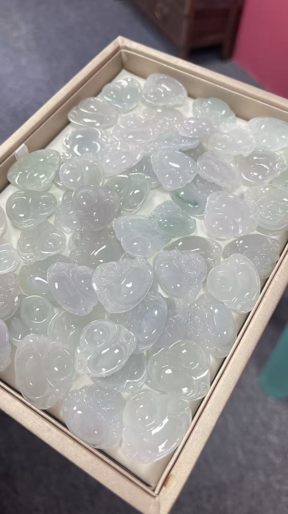 102201 天然缅甸翡翠  佛公多样性发其一（88888）