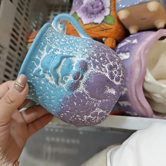 当场凑满15发货，不凑不发，花盆盆口不方不圆有针孔黑点矿点是正常