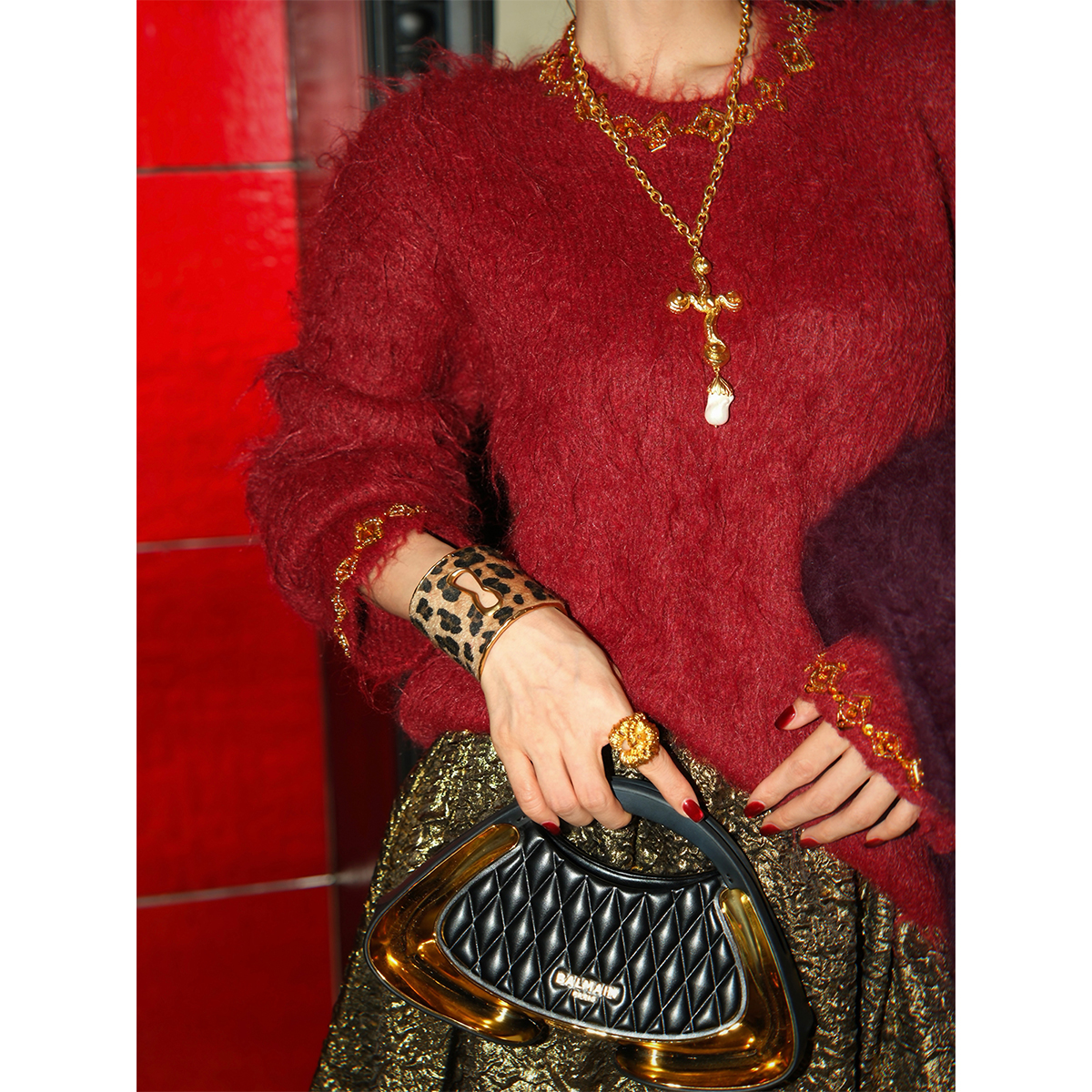 孙瑜儿【微醺鎏金】慵懒钉珠拉毛设计感圆领针织衫SY53F39632