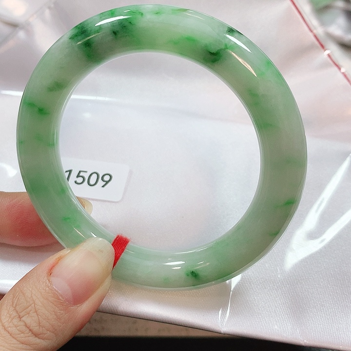 翡翠手镯未镶嵌乐**中天然翡翠手镯56