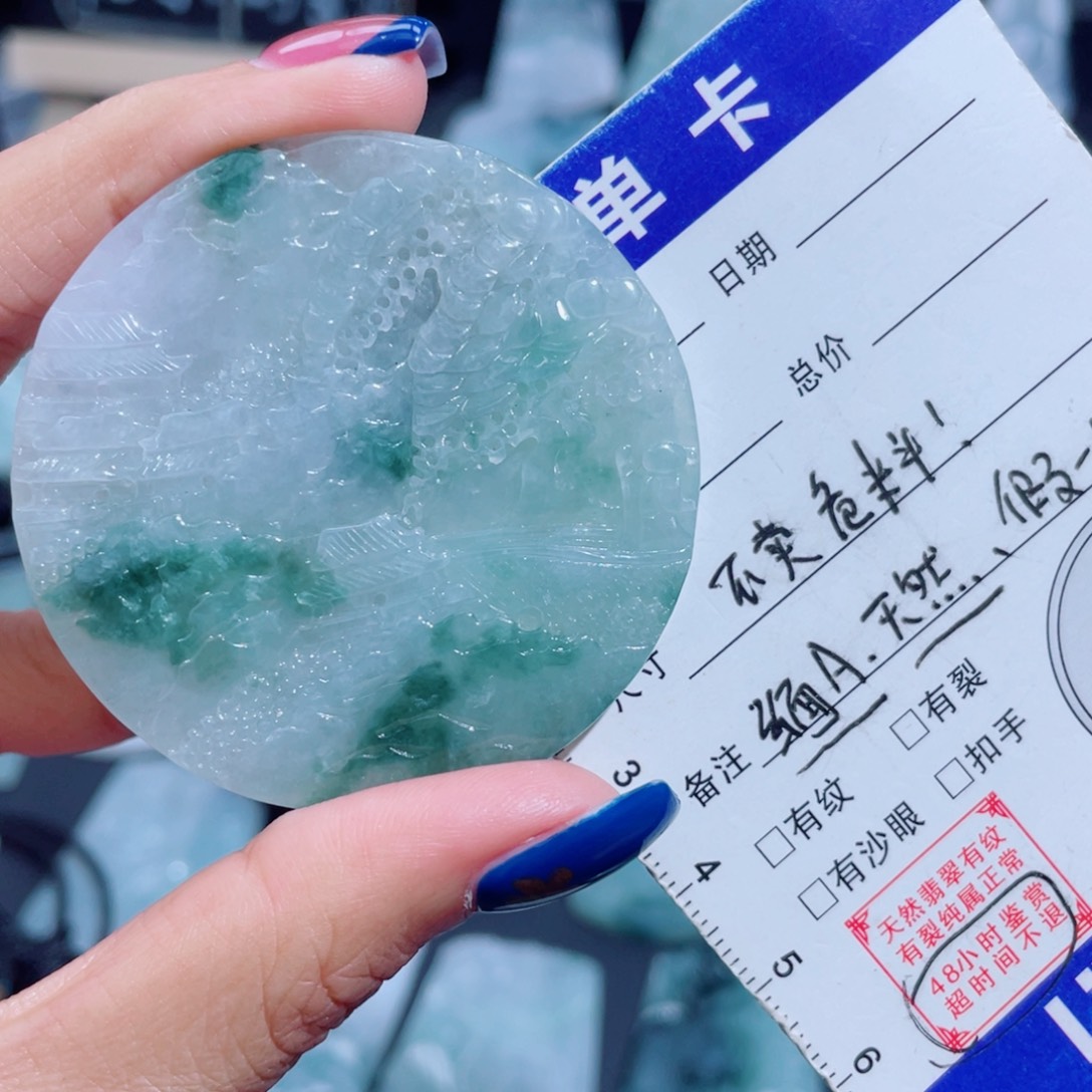 翡翠未镶嵌颈饰山水