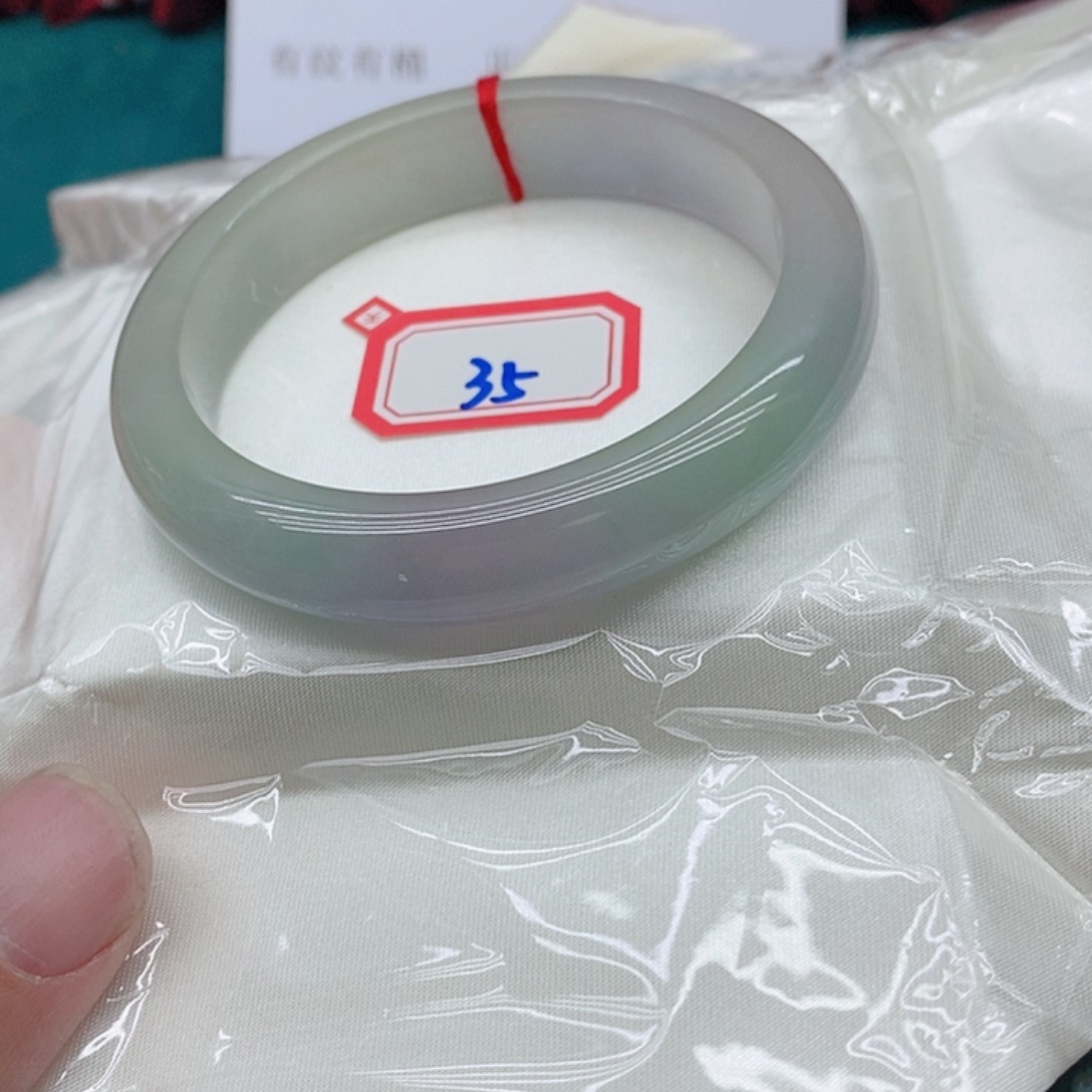 翡翠手镯未镶嵌山****酒933333333