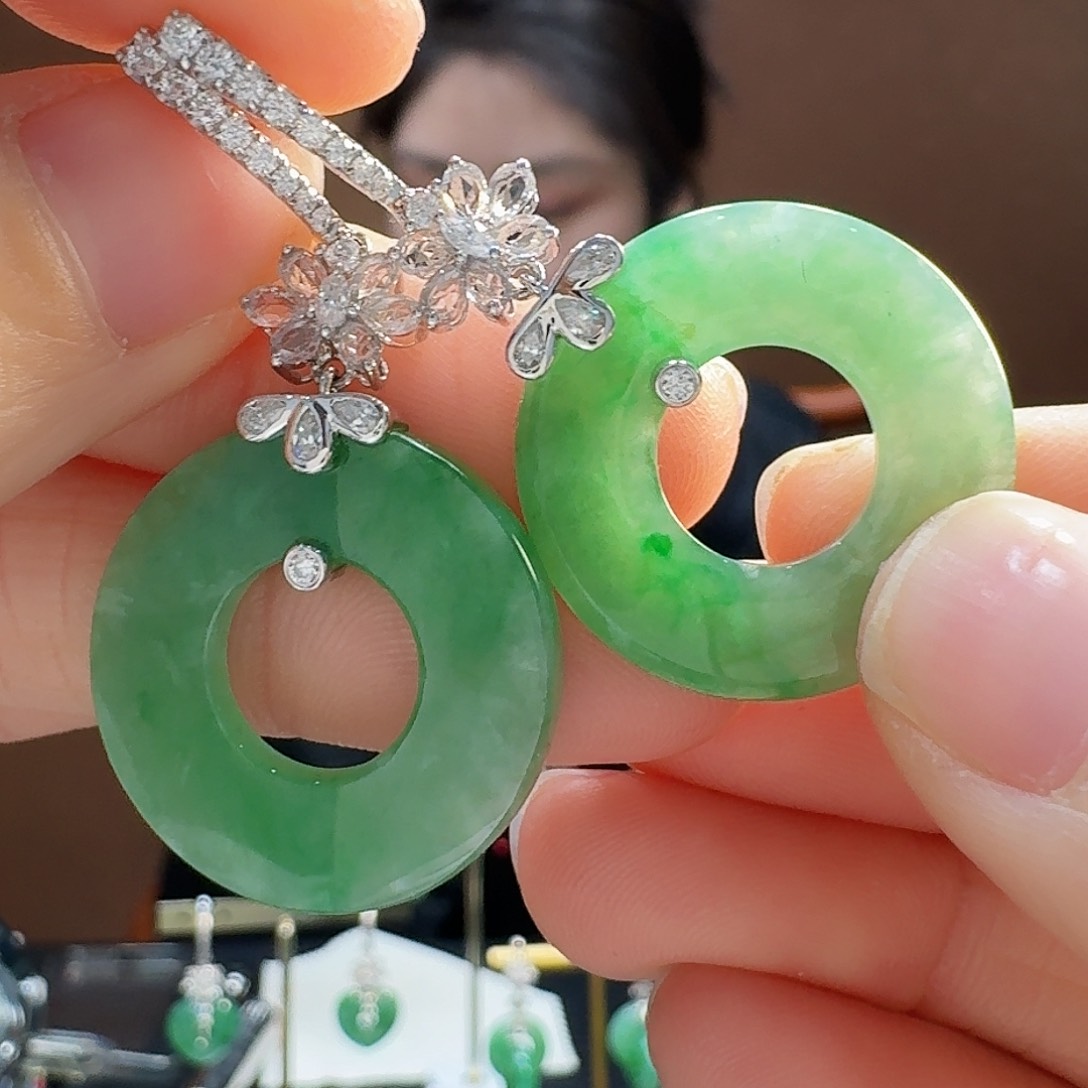 翡翠耳饰18K金镶嵌a****?耳饰