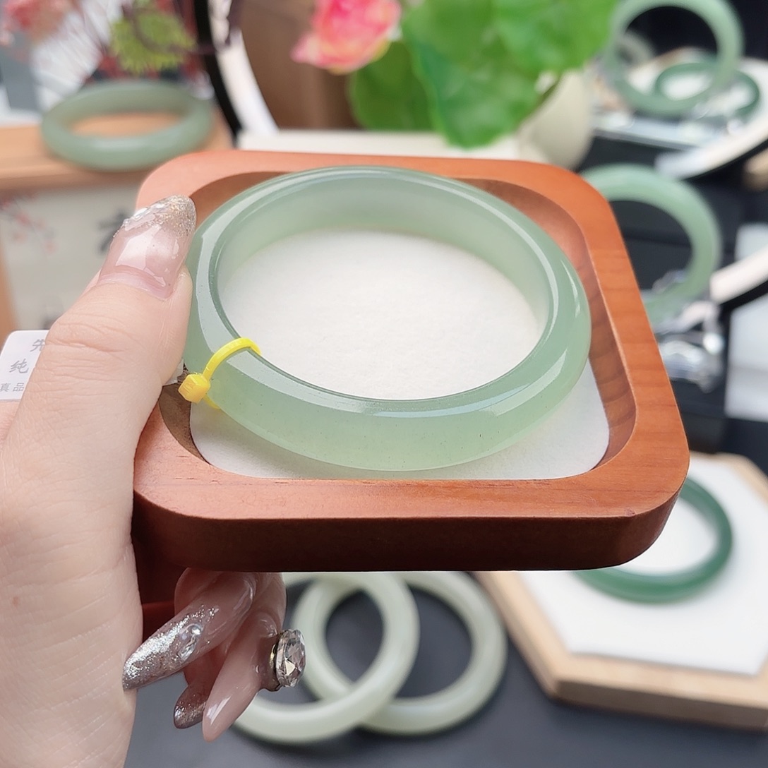 石英质玉未镶嵌手镯60