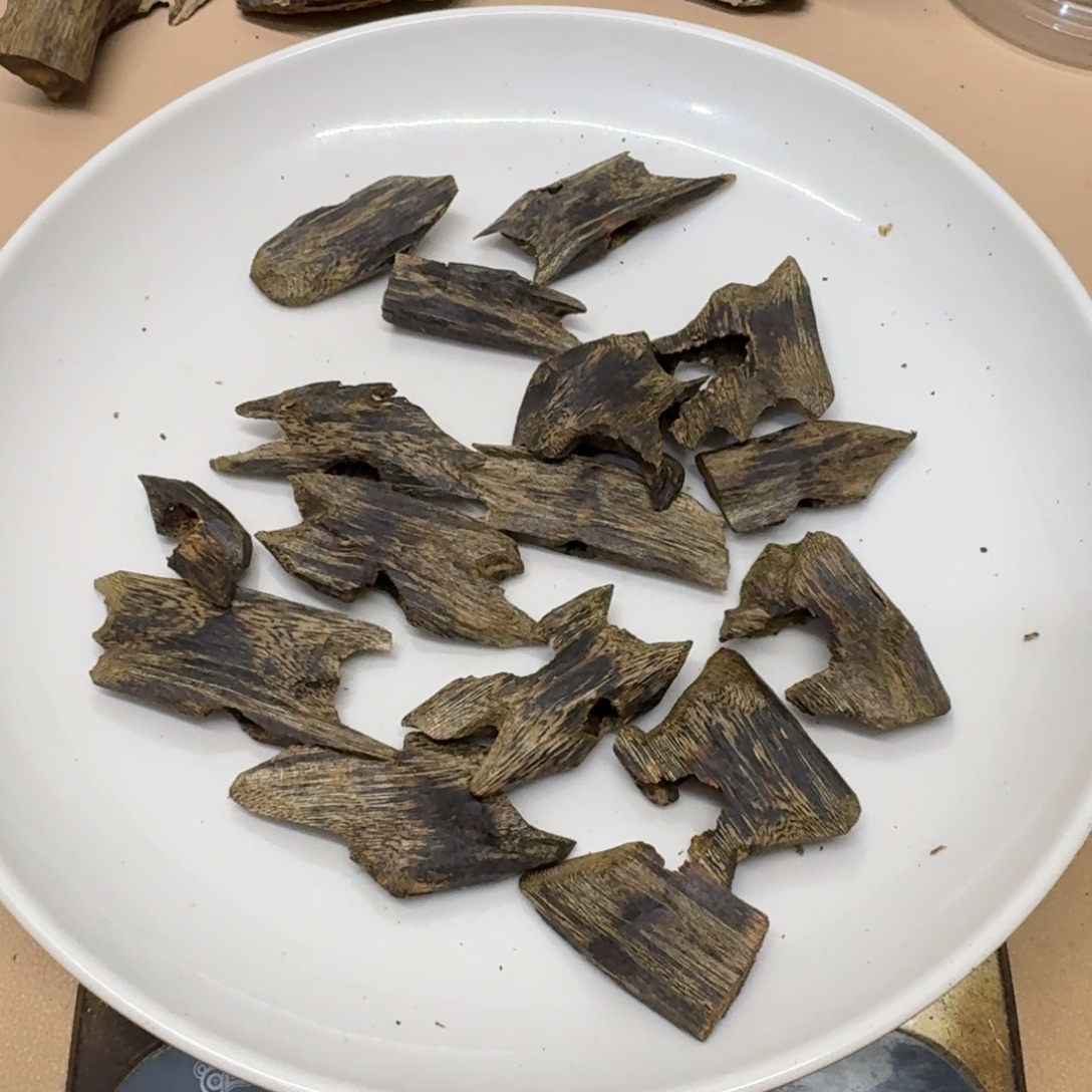 沉香沉香碎屑香霸高油块料40克