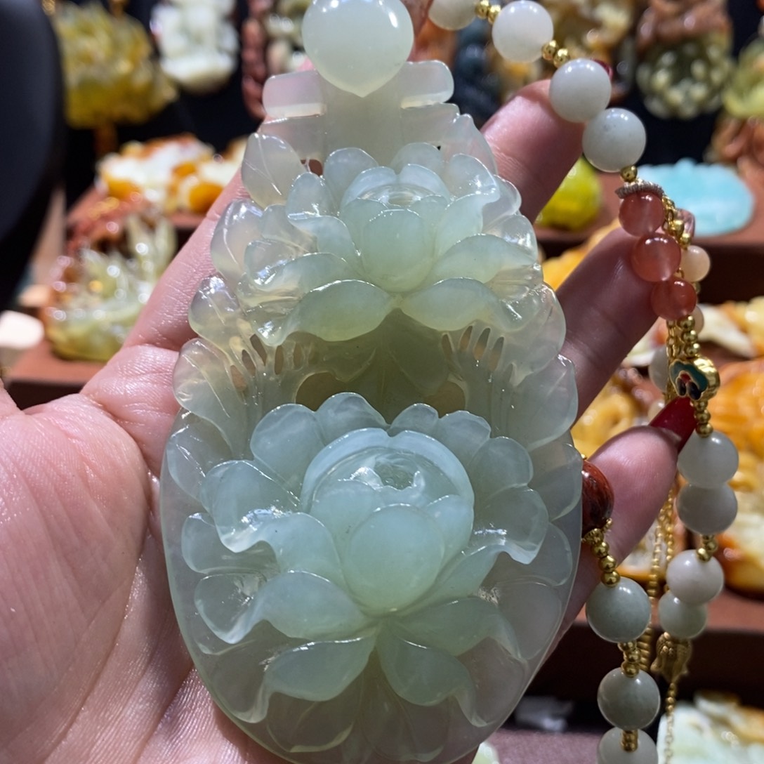 蛇纹石玉颈饰未镶嵌