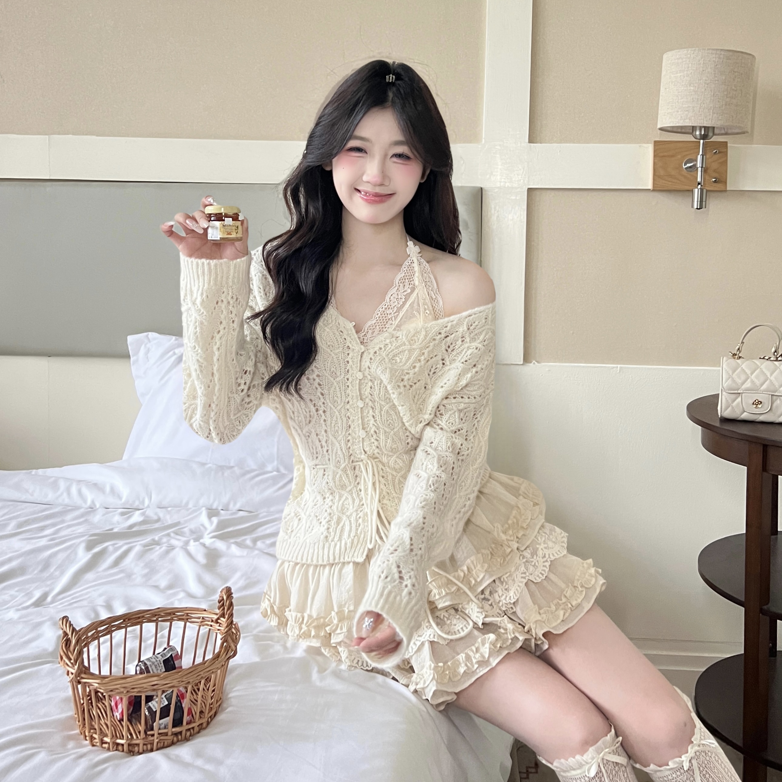 【草莓奶昔】系带钩花V领镂空毛衣针织外套高腰显瘦花边蛋糕裙套装