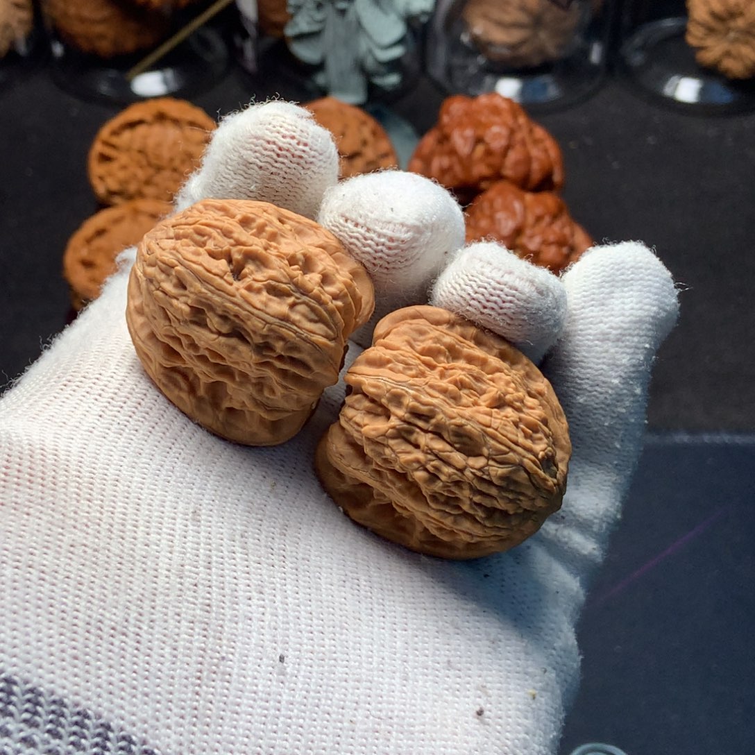 文玩核桃把件A5全品无修手捻红宝石狮子头