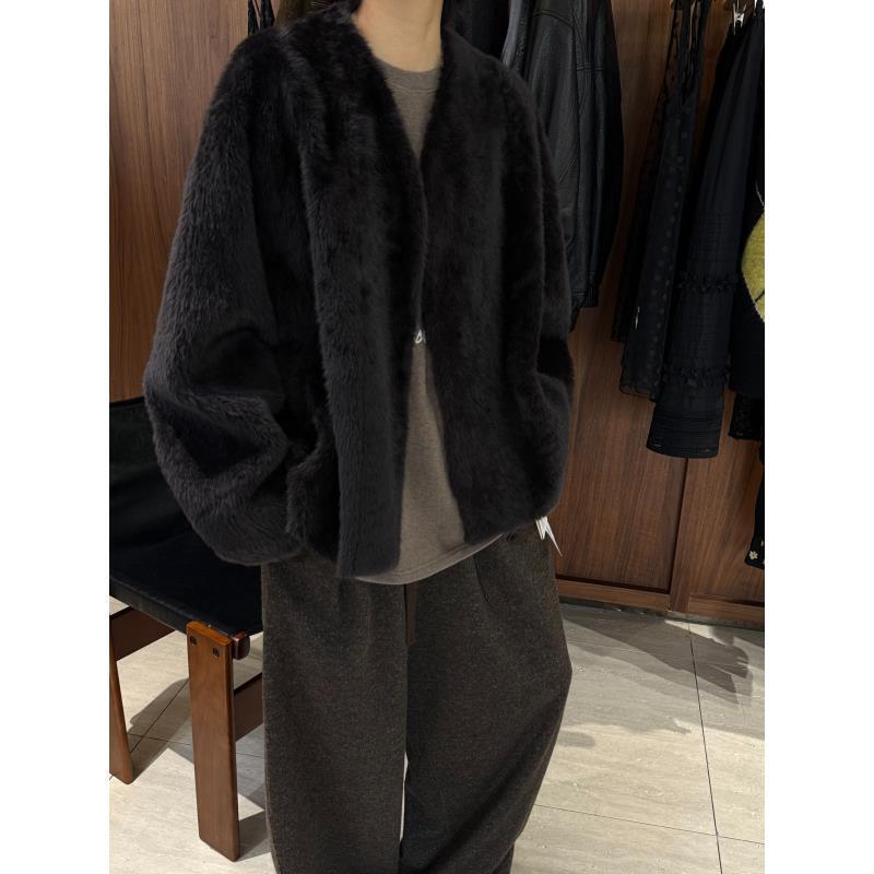 【两色V领皮毛一体】奢华V领进口拉贡皮毛一体皮草外套  J25WT747