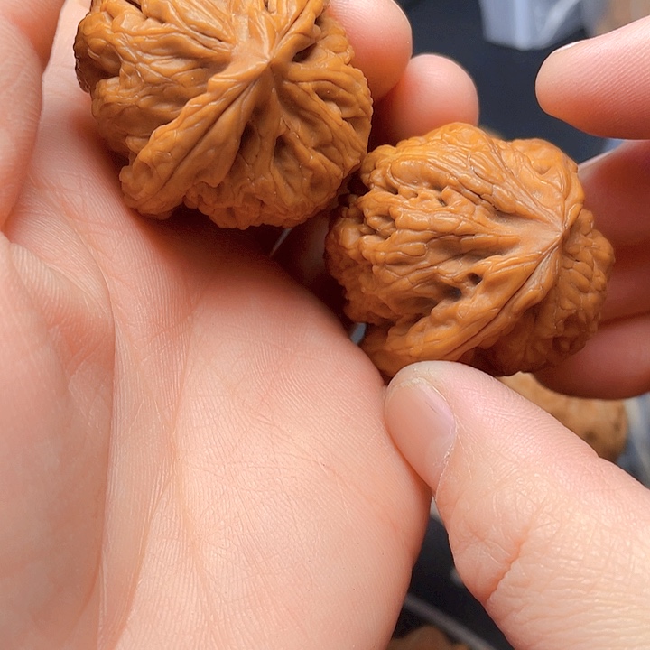 文玩核桃吊坠品****司红锦鲤