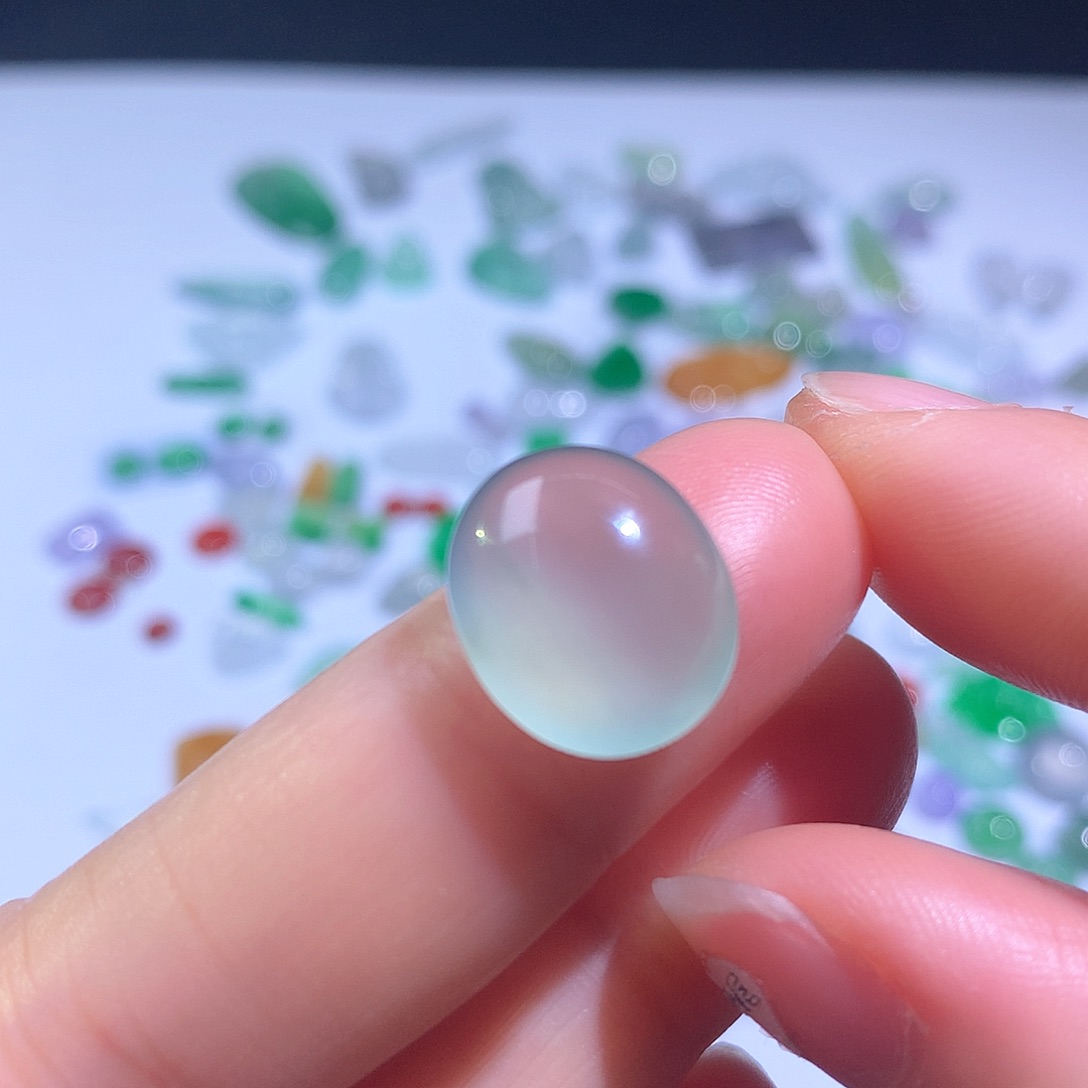 翡翠颈饰未镶嵌蛋