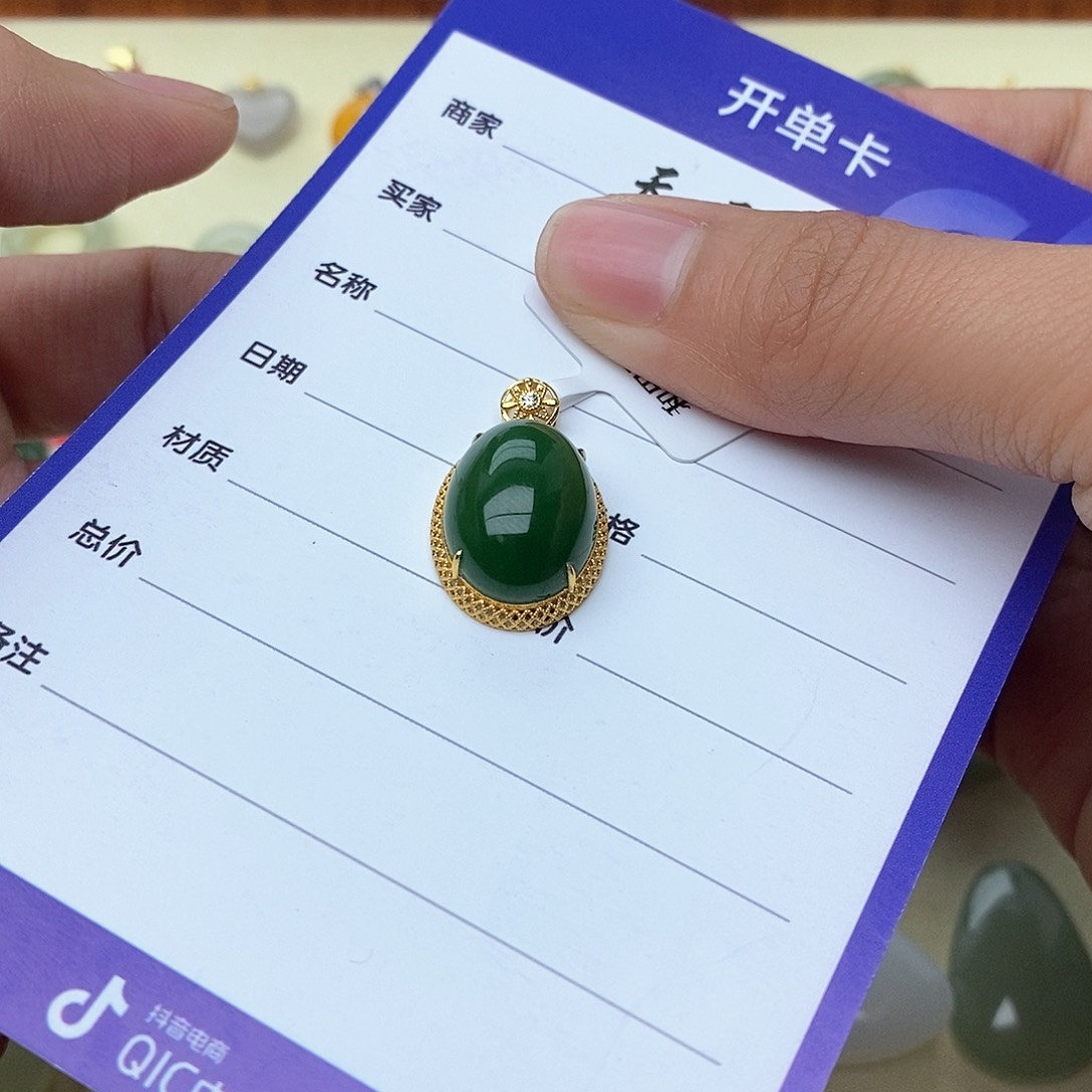 和田玉颈饰18K金镶嵌简****?