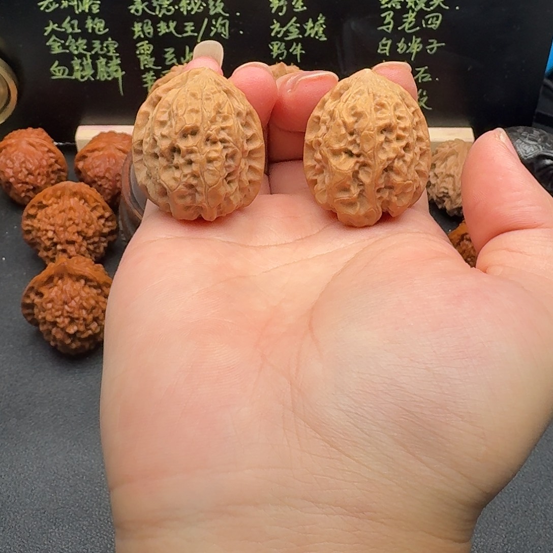 32油蜡皮野生文玩核桃