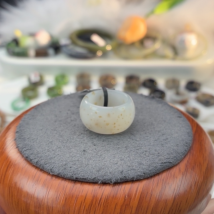 和田玉（糖玉）未镶嵌戒指b7桂花墩16.7不退换