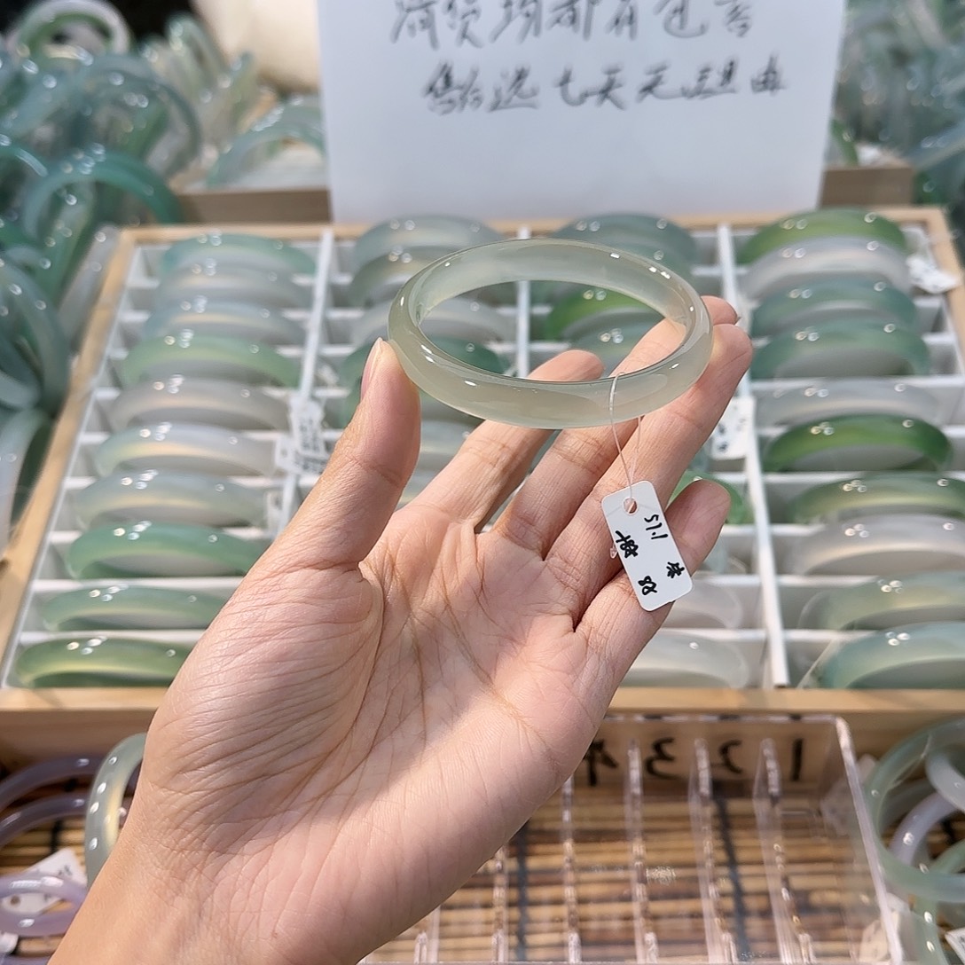 玛瑙/玉髓未镶嵌手镯圈口57.1