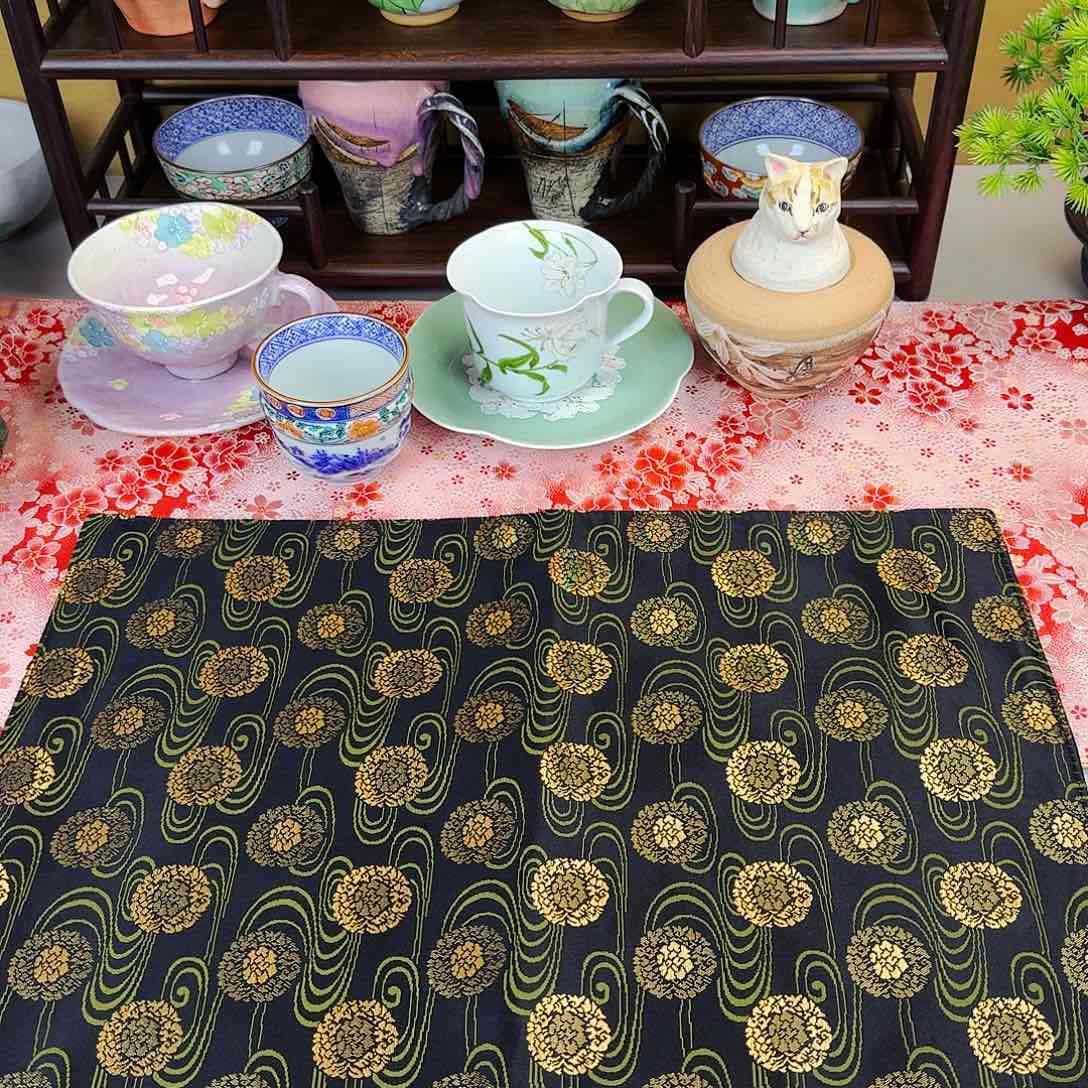 他家茶具瓷器真美！真丝茶席