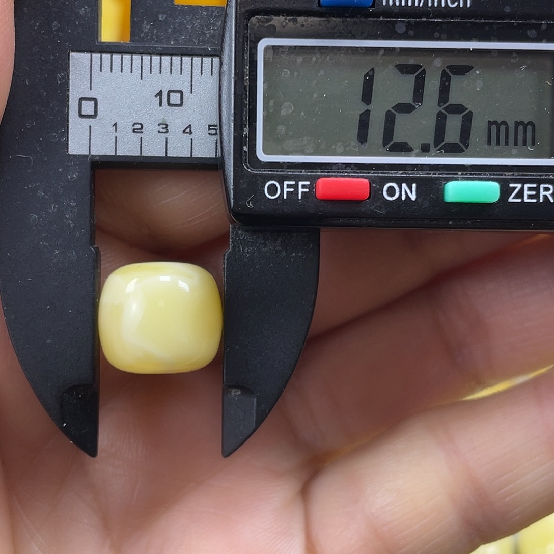 蜜蜡未镶嵌裸石5杂