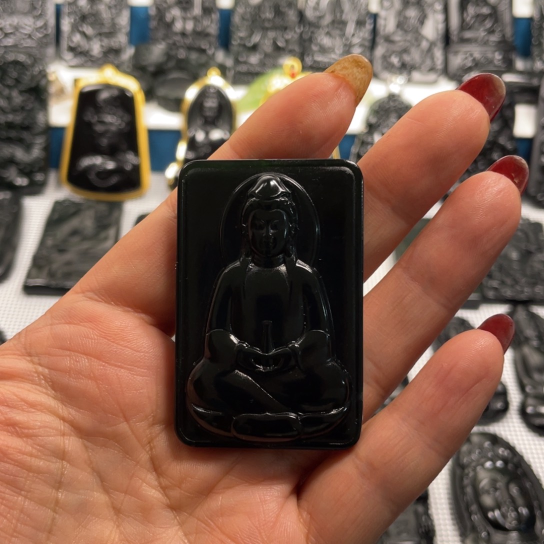 蛇纹石玉吊坠未镶嵌踏**行