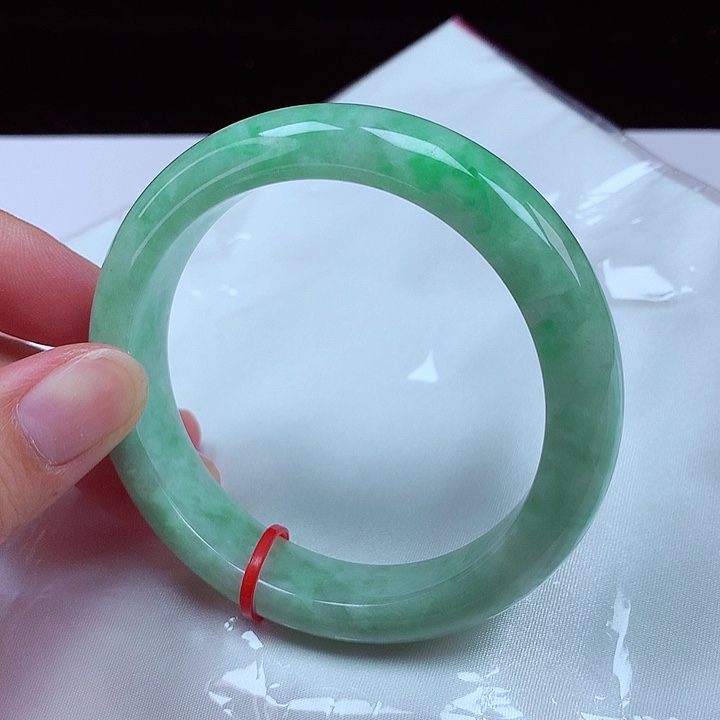 翡翠手镯未镶嵌58圈