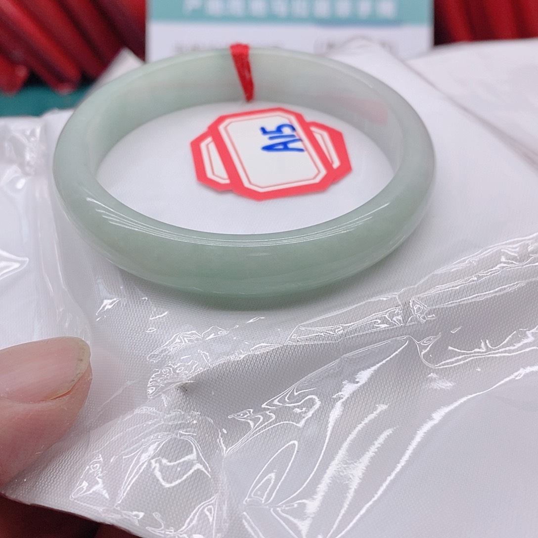 翡翠手镯未镶嵌玛****?5000000000