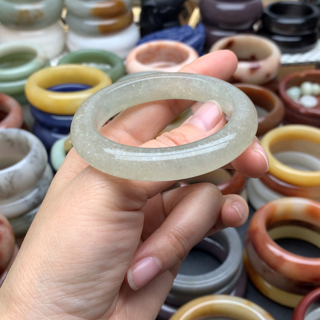 石英质玉手镯未镶嵌菲*