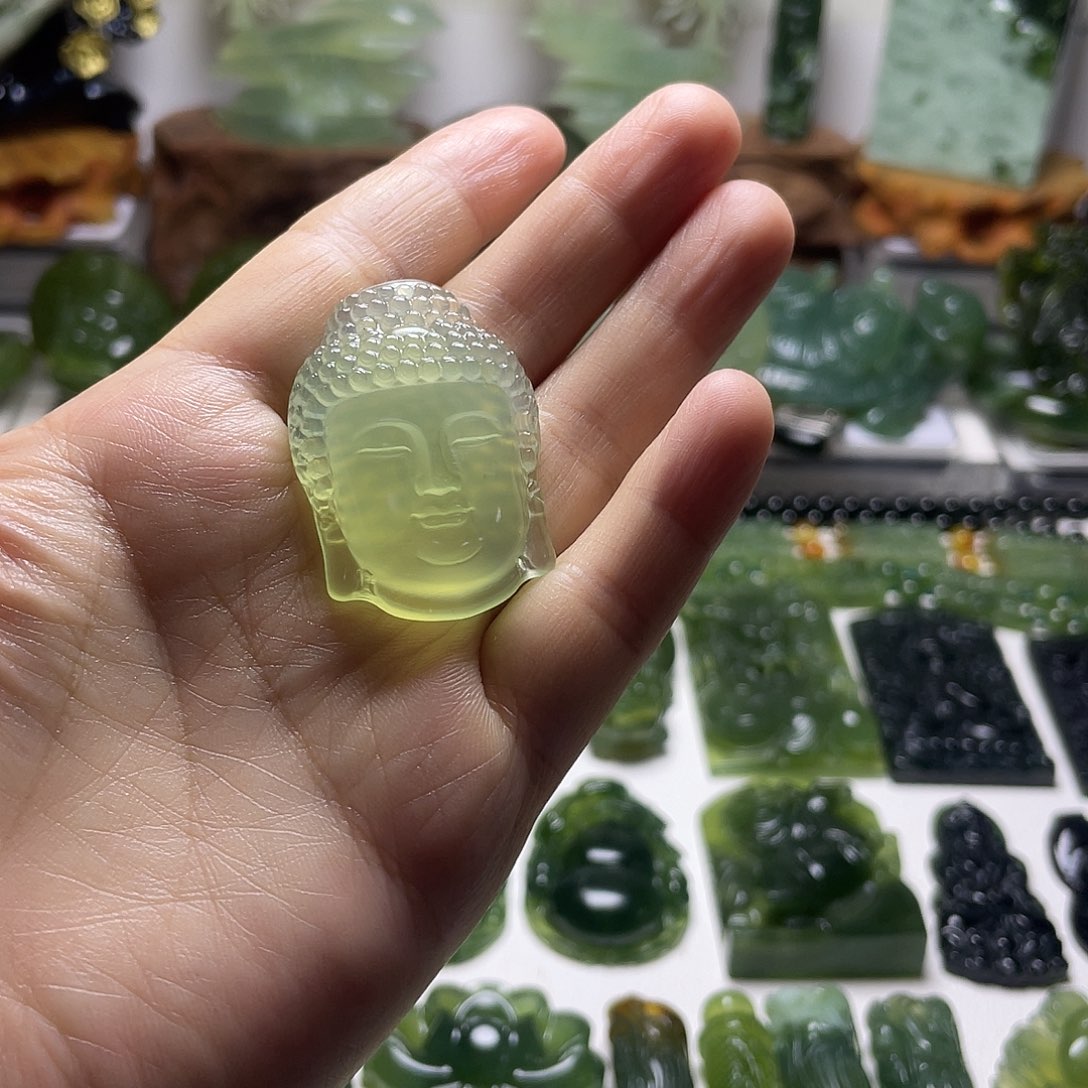 未镶嵌蛇纹石玉颈饰