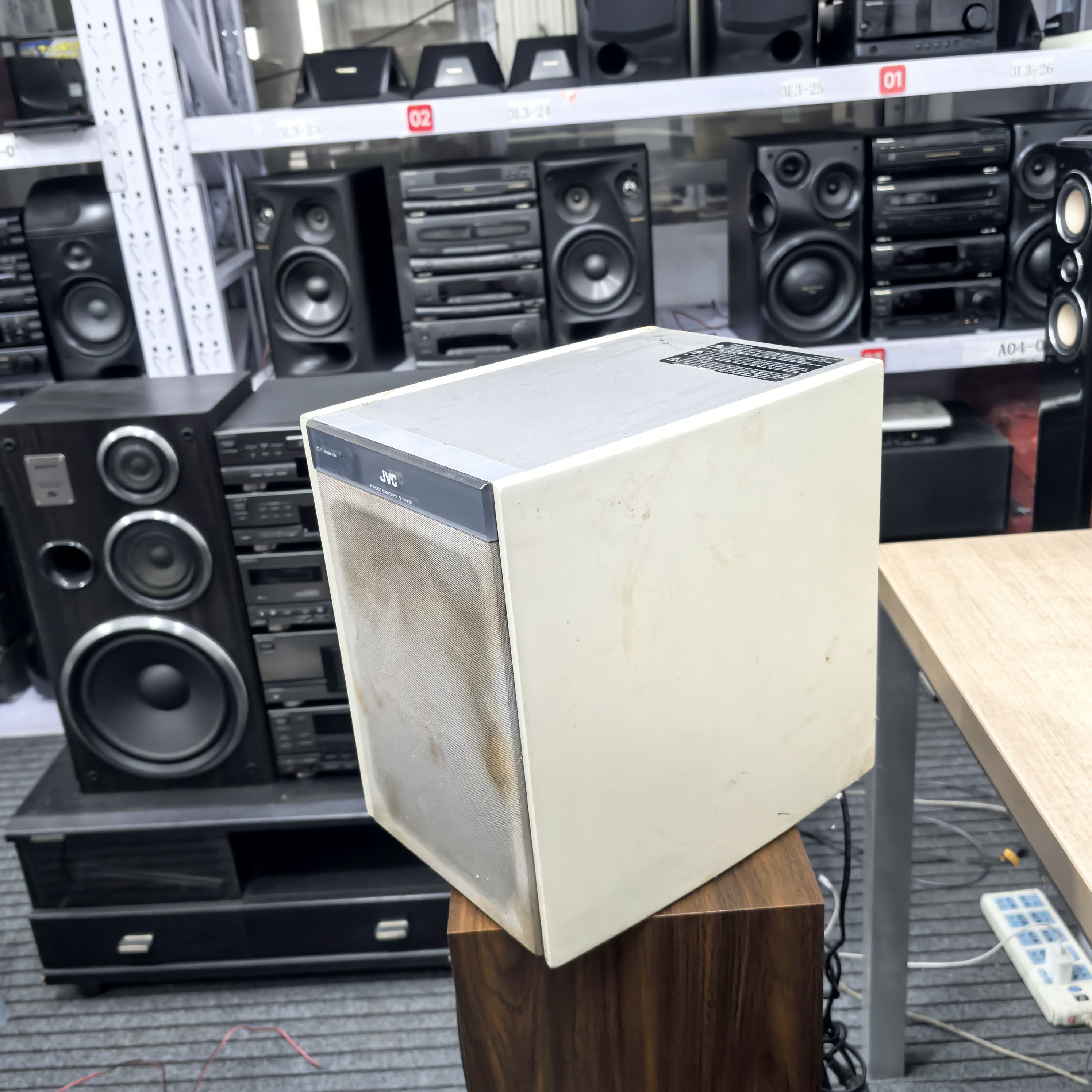 8新  有源低音炮，正常使用，邮费自理