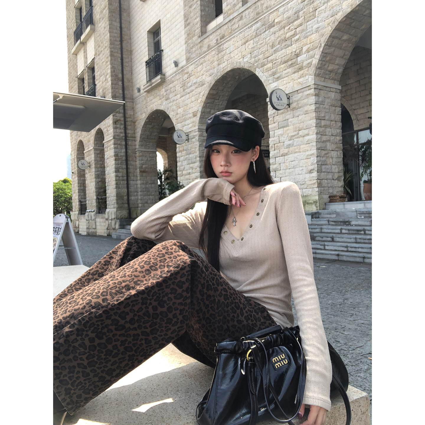 【HRG】纯色修身V领可百搭铆钉T恤宽松复古T恤253A4262