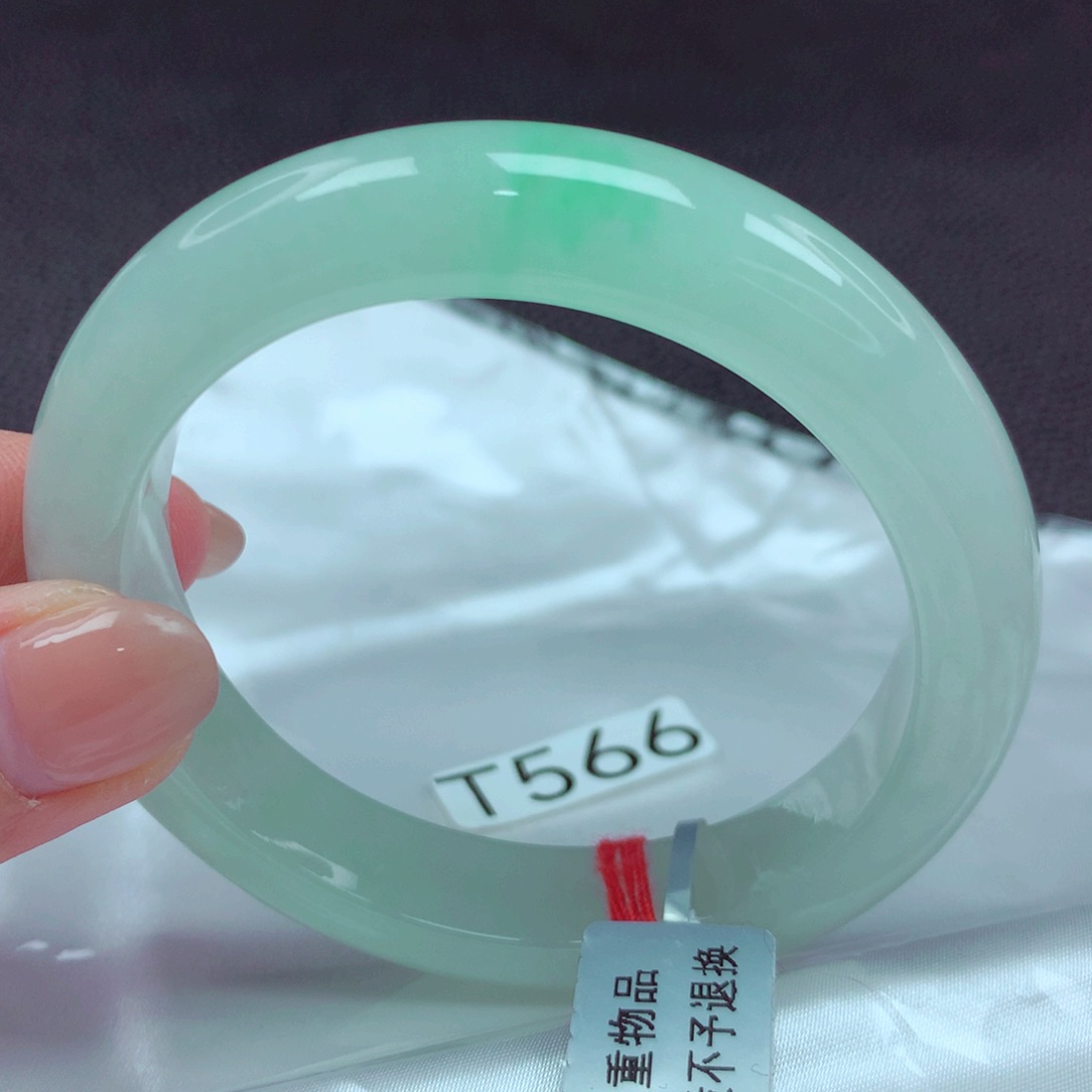 翡翠手镯未镶嵌手镯88