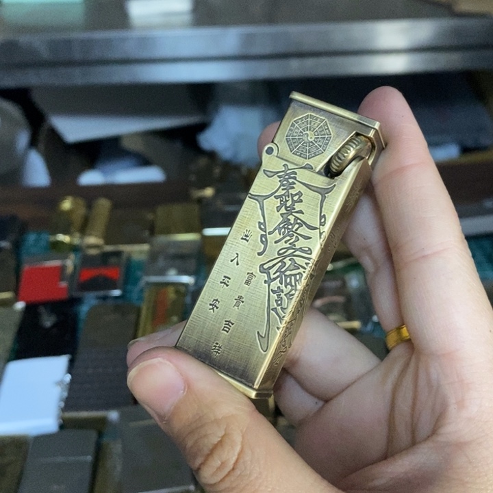 战壕黄铜福利打火机