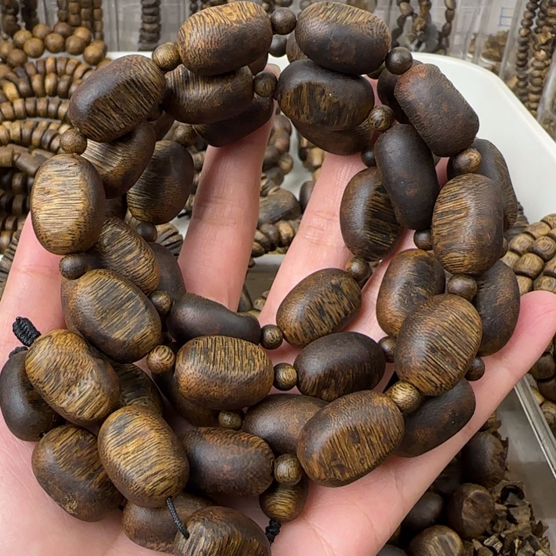 沉香手串燕**春多圈留疤高油绿奇流油王68.5克