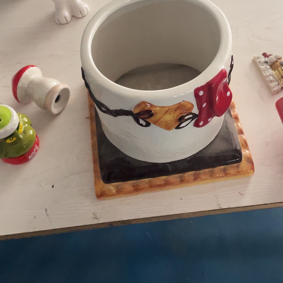 摆件手****微瑕。             