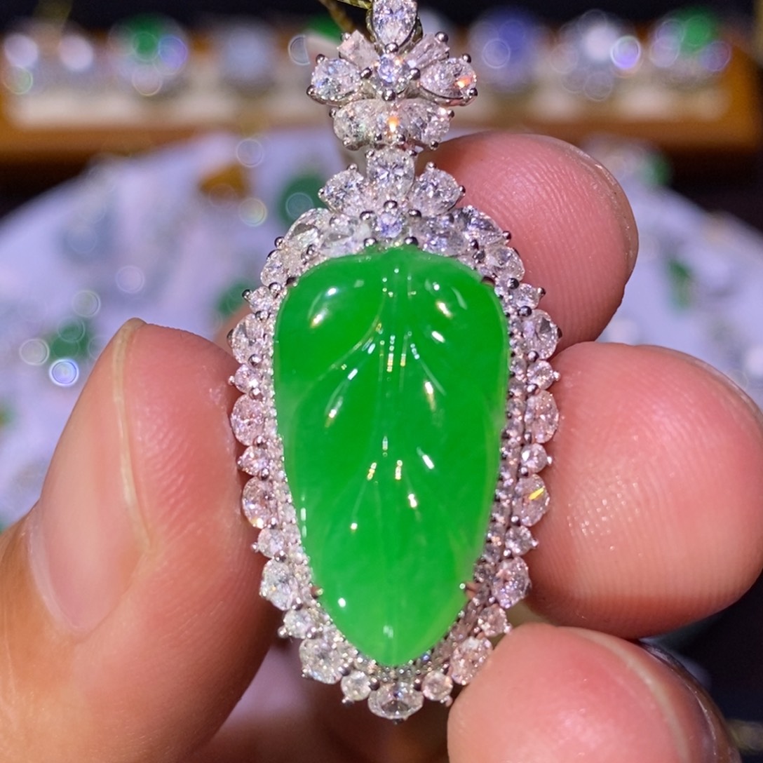 【闪购商品】颈饰18K金镶嵌翡翠