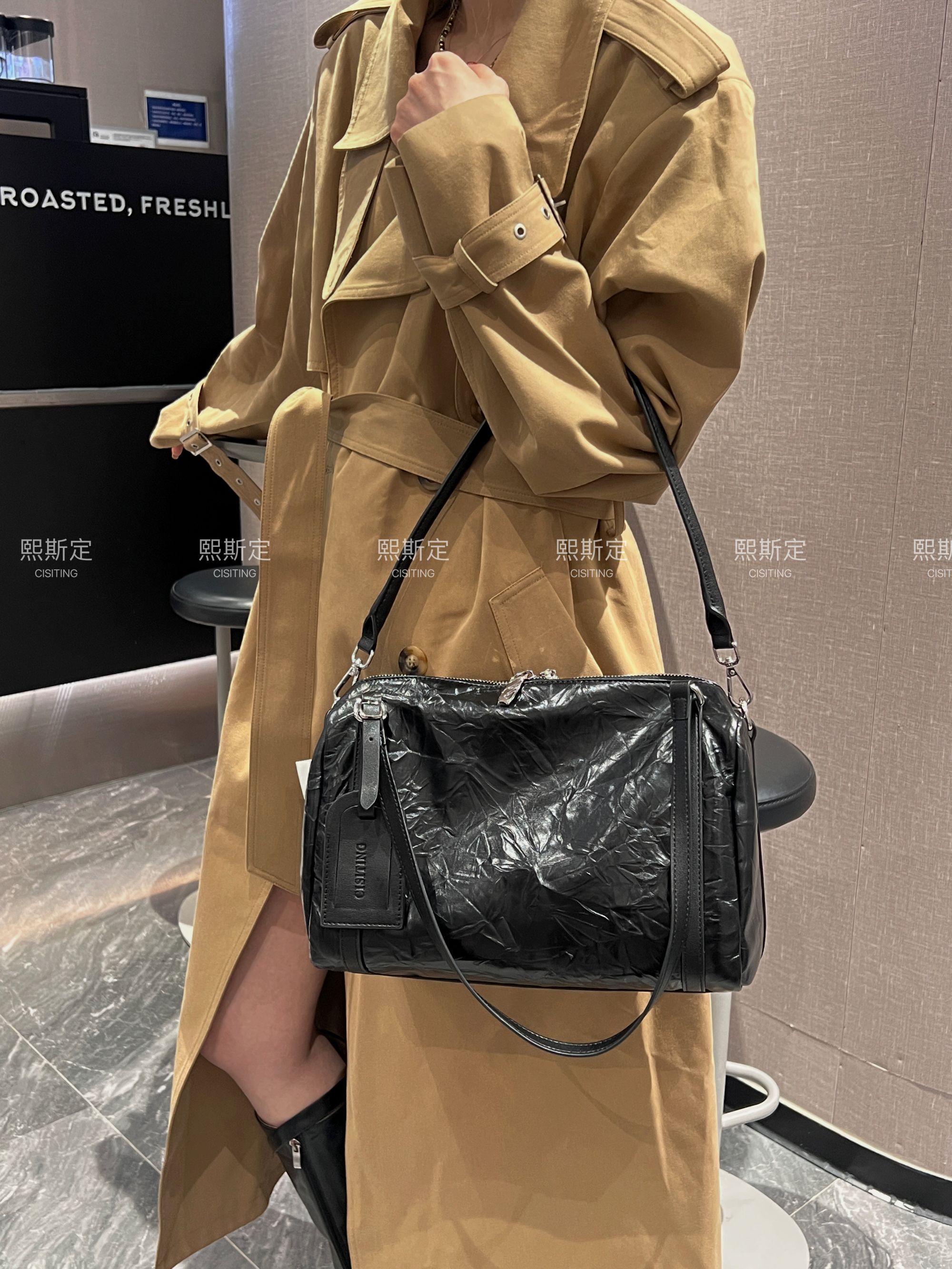 熙斯定熙熙家褶皱纹头层牛皮波士顿枕头包保龄球包单肩腋下托特包