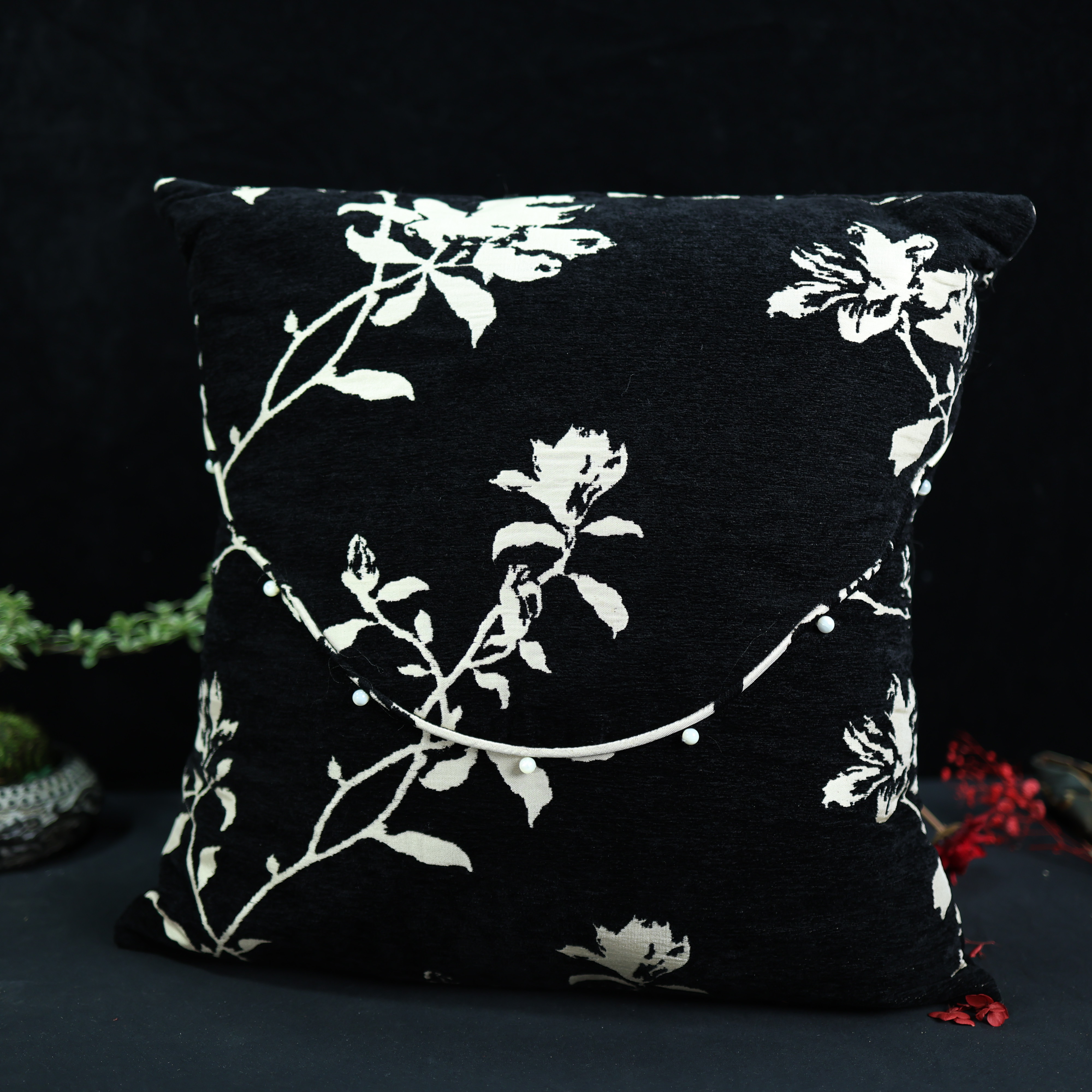 植绒黑色抱枕（WGDM116）