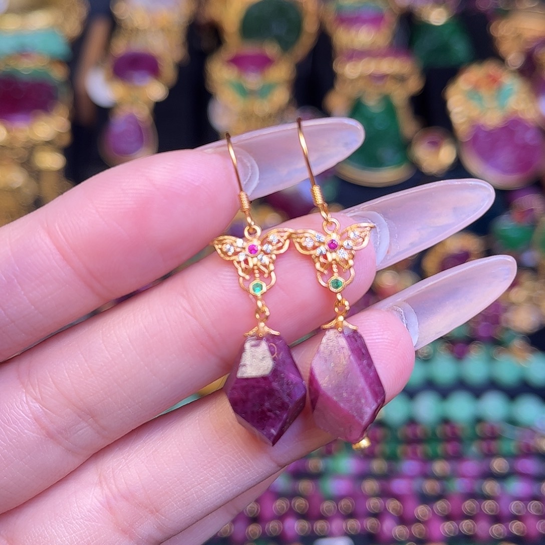 未镶嵌红宝石耳饰