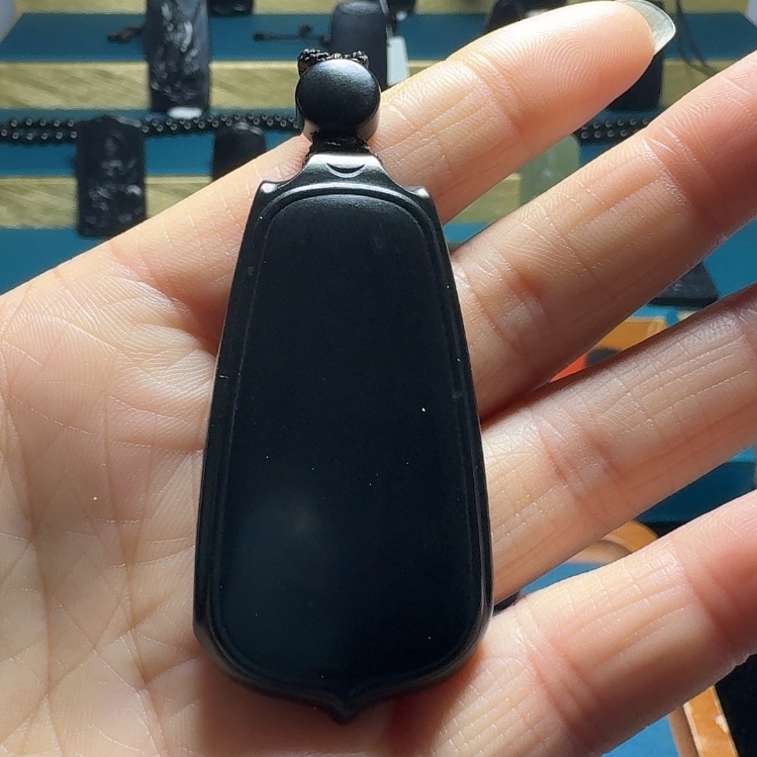 大***锡和田玉未镶嵌颈饰