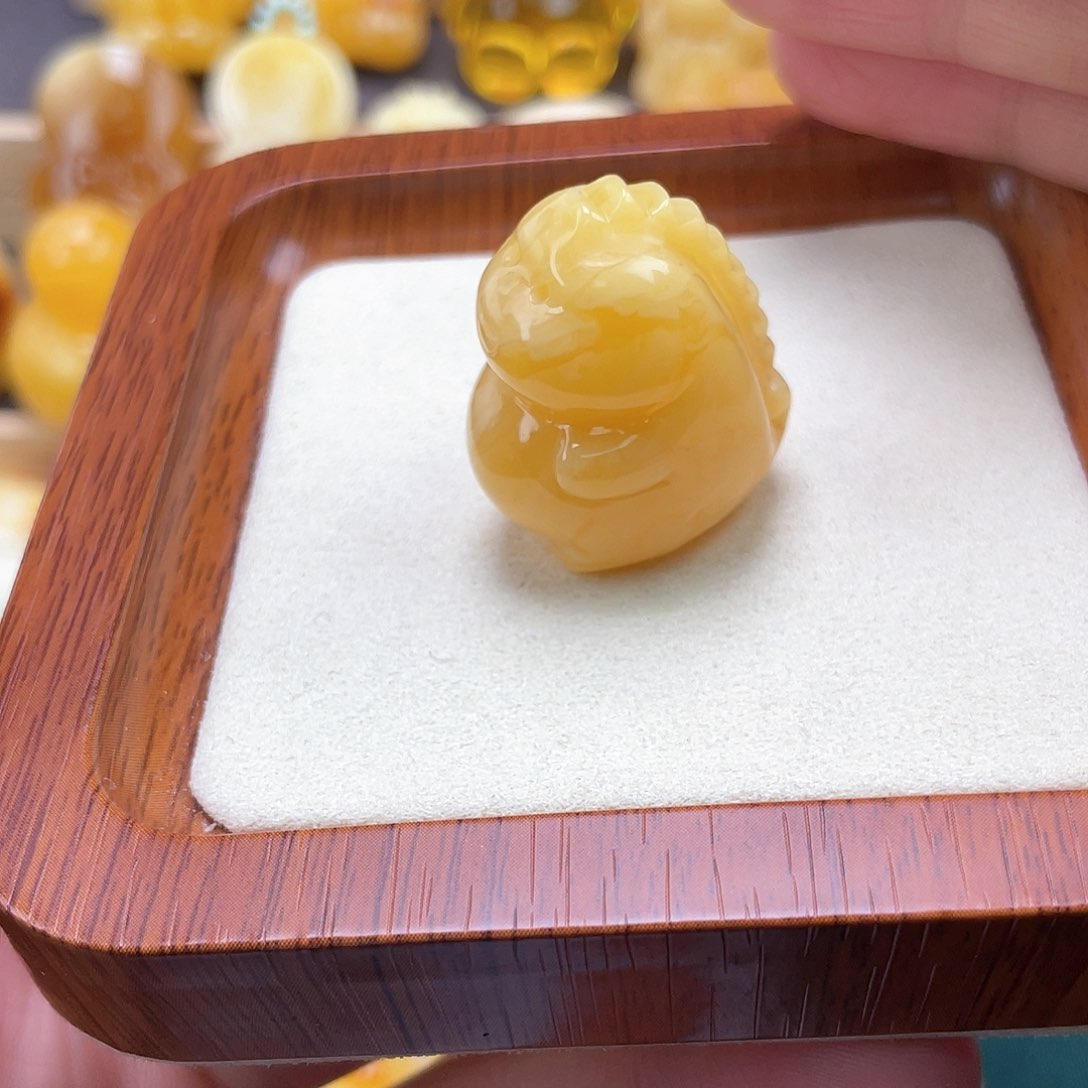 琥珀裸石未镶嵌蜜蜡