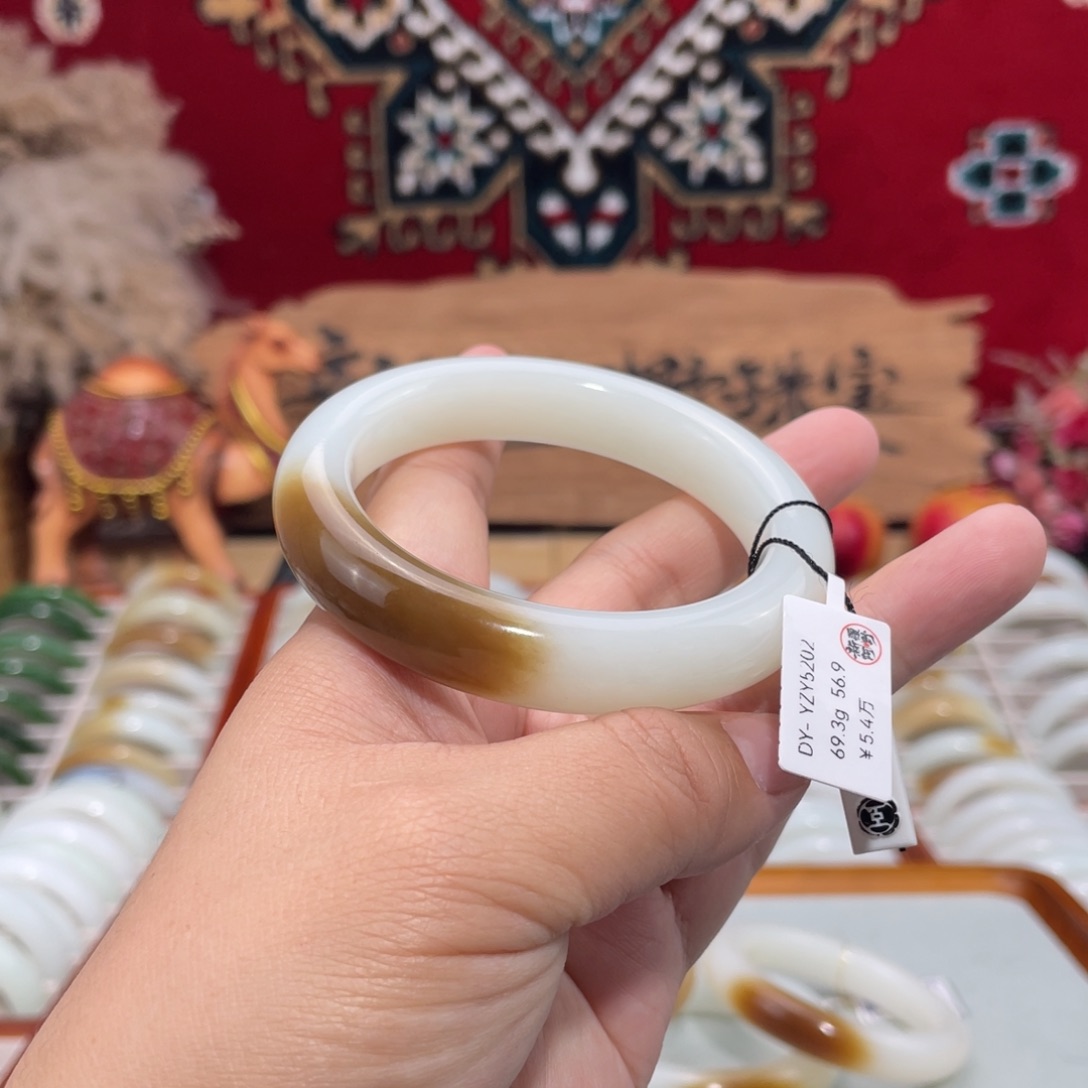 未镶嵌手镯和田玉时尚一口糖和田玉