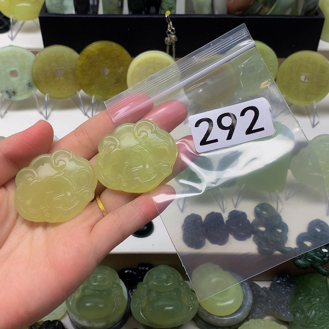 蛇纹石玉颈饰未镶嵌夏*